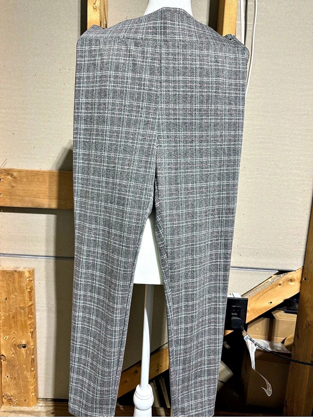 LOFT Plaid Trousers in Gray & Pink Size Medium Like New